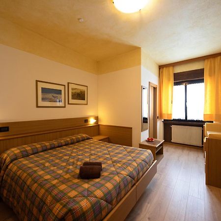 Albergo Venezia Passo Rolle Εξωτερικό φωτογραφία