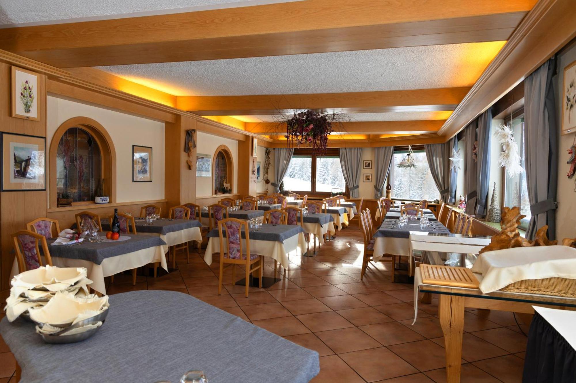 Albergo Venezia Passo Rolle Εξωτερικό φωτογραφία