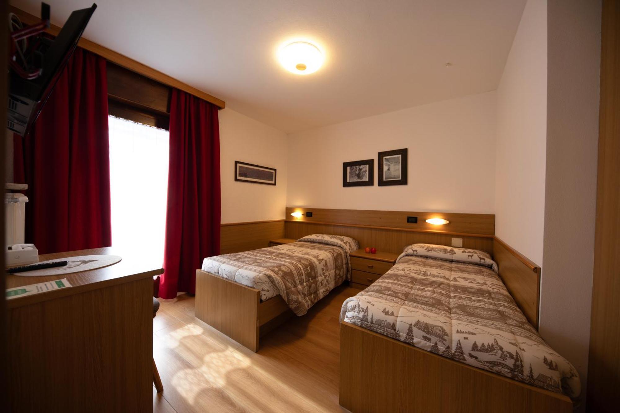 Albergo Venezia Passo Rolle Εξωτερικό φωτογραφία