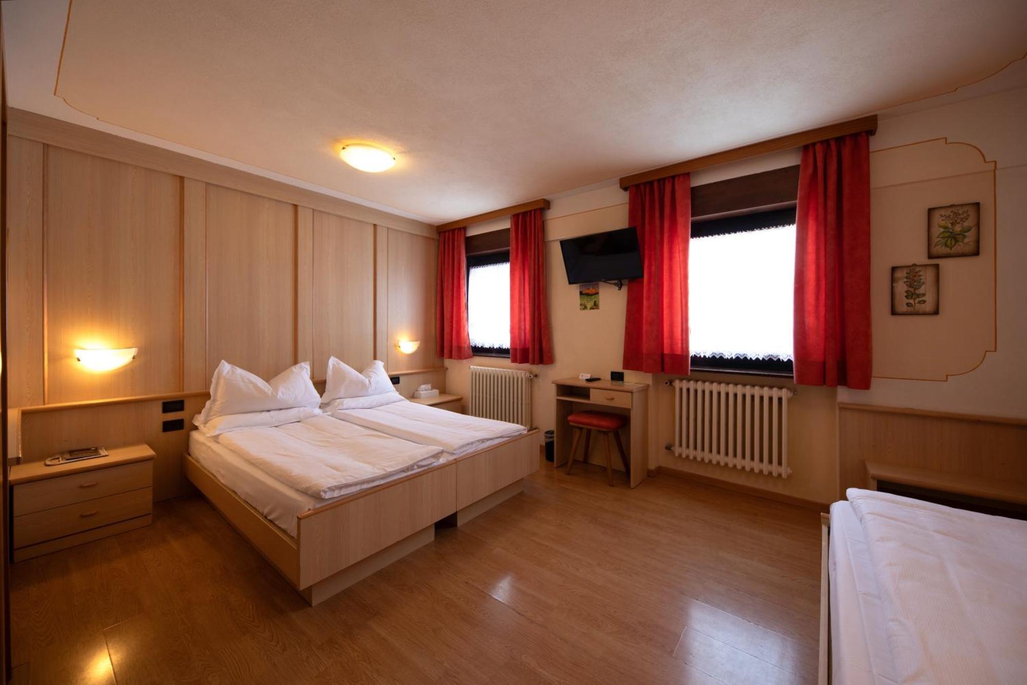 Albergo Venezia Passo Rolle Εξωτερικό φωτογραφία