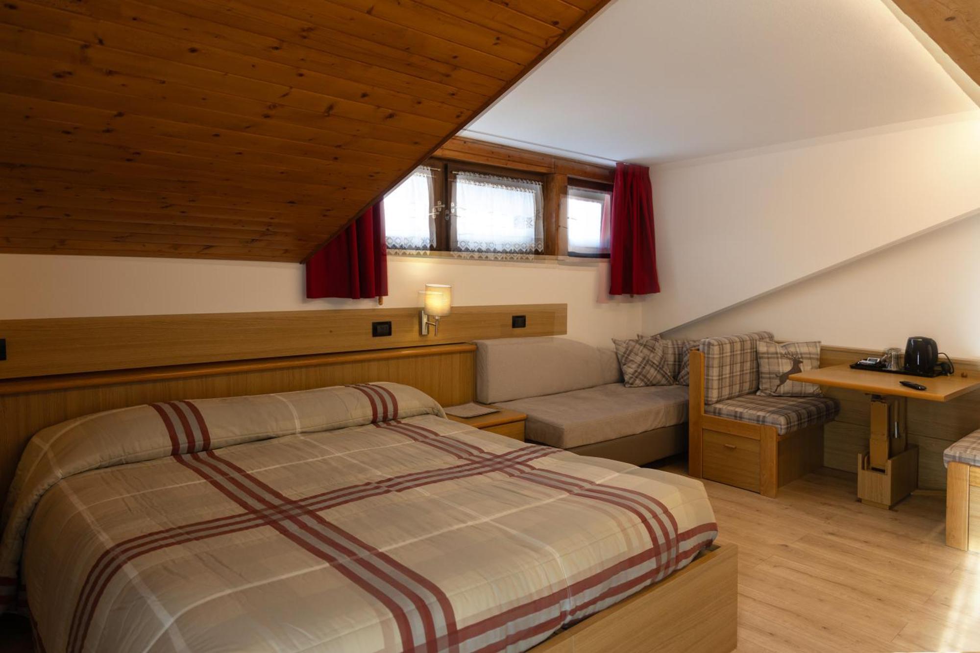 Albergo Venezia Passo Rolle Εξωτερικό φωτογραφία