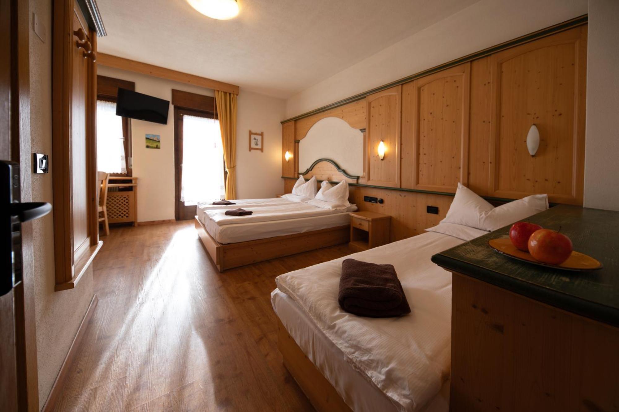 Albergo Venezia Passo Rolle Εξωτερικό φωτογραφία
