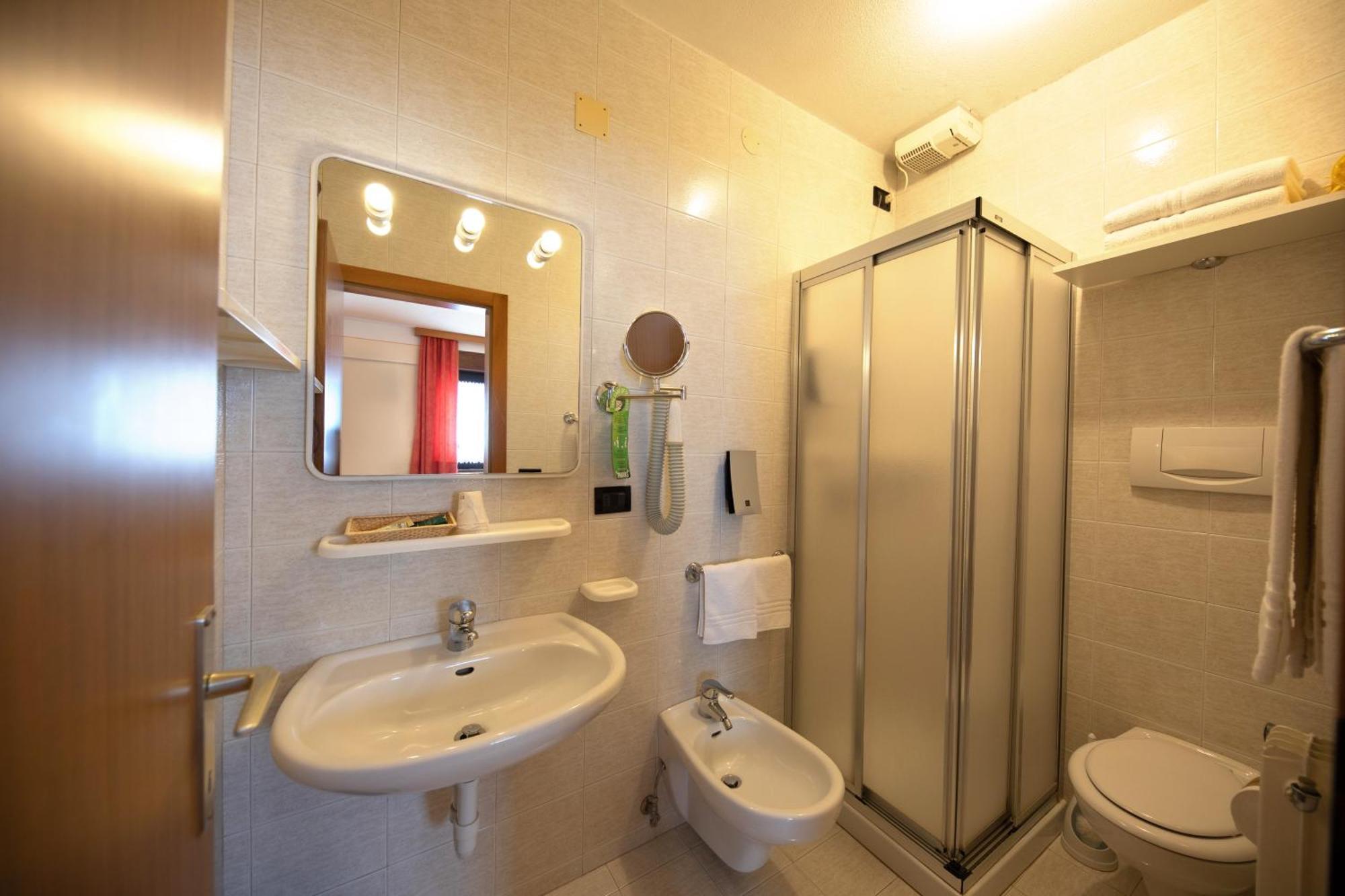 Albergo Venezia Passo Rolle Εξωτερικό φωτογραφία