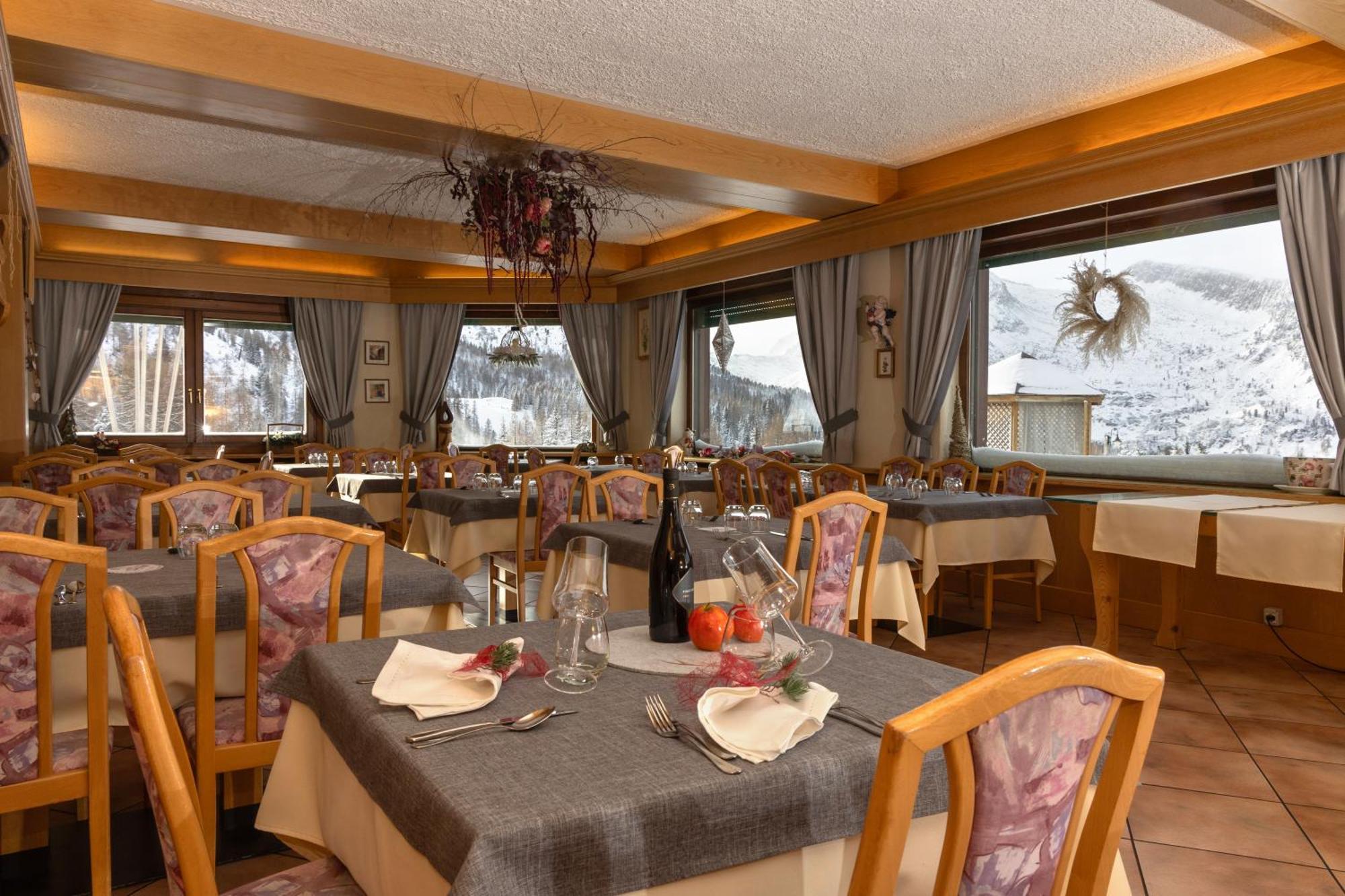 Albergo Venezia Passo Rolle Εξωτερικό φωτογραφία