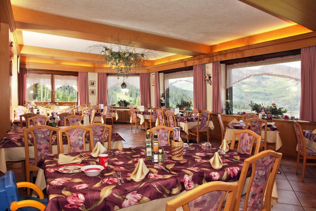 Albergo Venezia Passo Rolle Εξωτερικό φωτογραφία
