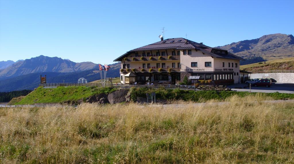 Albergo Venezia Passo Rolle Εξωτερικό φωτογραφία