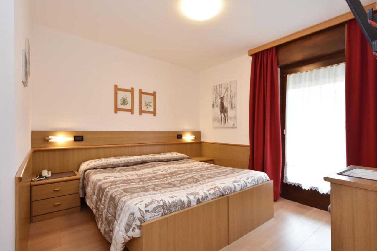 Albergo Venezia Passo Rolle Εξωτερικό φωτογραφία